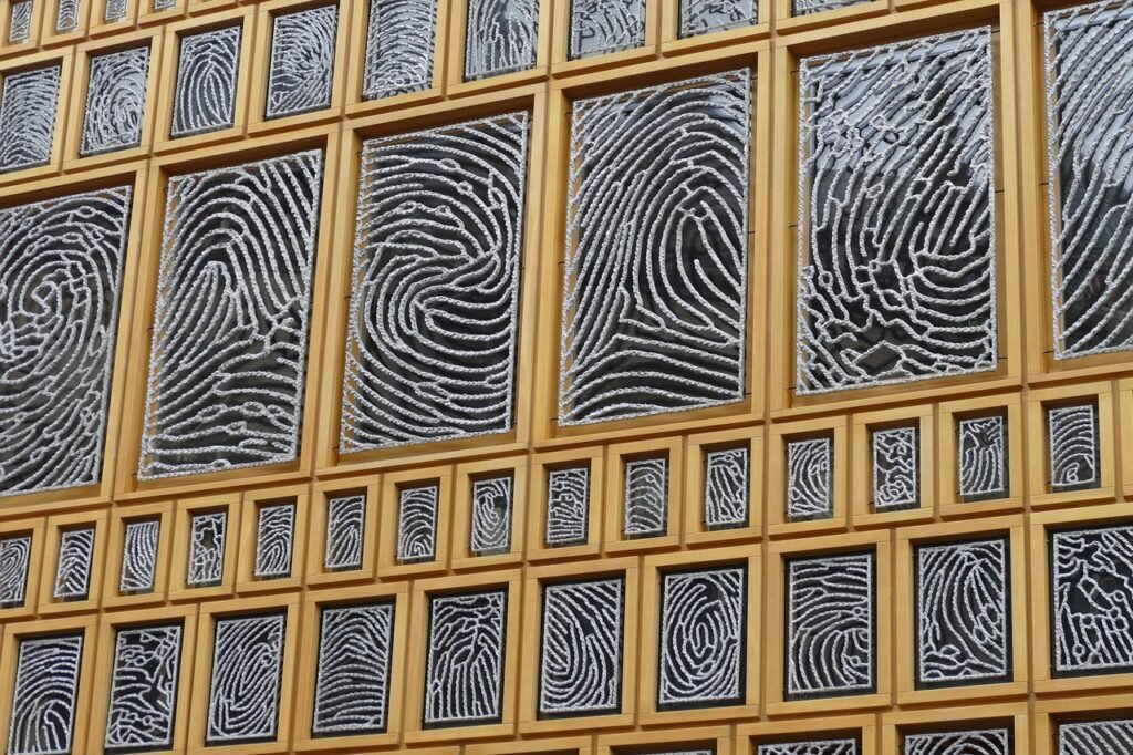 Cuando identificar no alcanza: la importancia del modus operandi window, glass, fingerprint, art, architecture, town hall, facade, deventer, netherlands, fingerprint, fingerprint, fingerprint, fingerprint, fingerprint