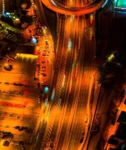 Inicio A vibrant aerial view of illuminated roads in Istanbul at night, showcasing the city's dynamic energy.